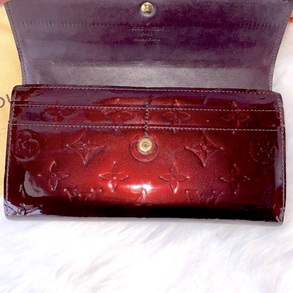 Louis Vuitton Amarante Vernis Sarah Wallet - Picture 5 of 16